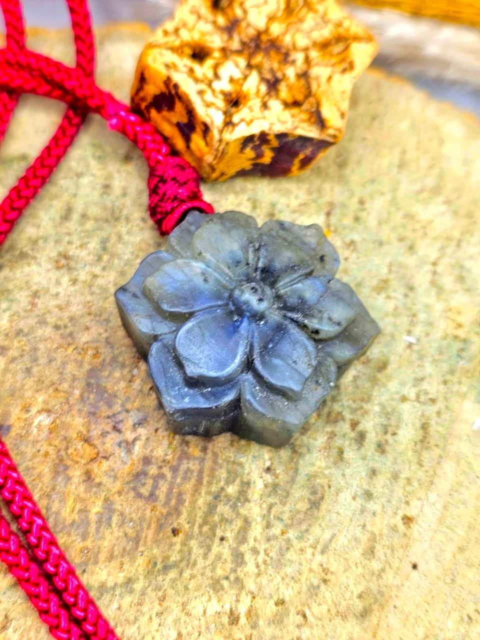 Nature Labradorite Carved Flower Hand Braided Pendant Necklace