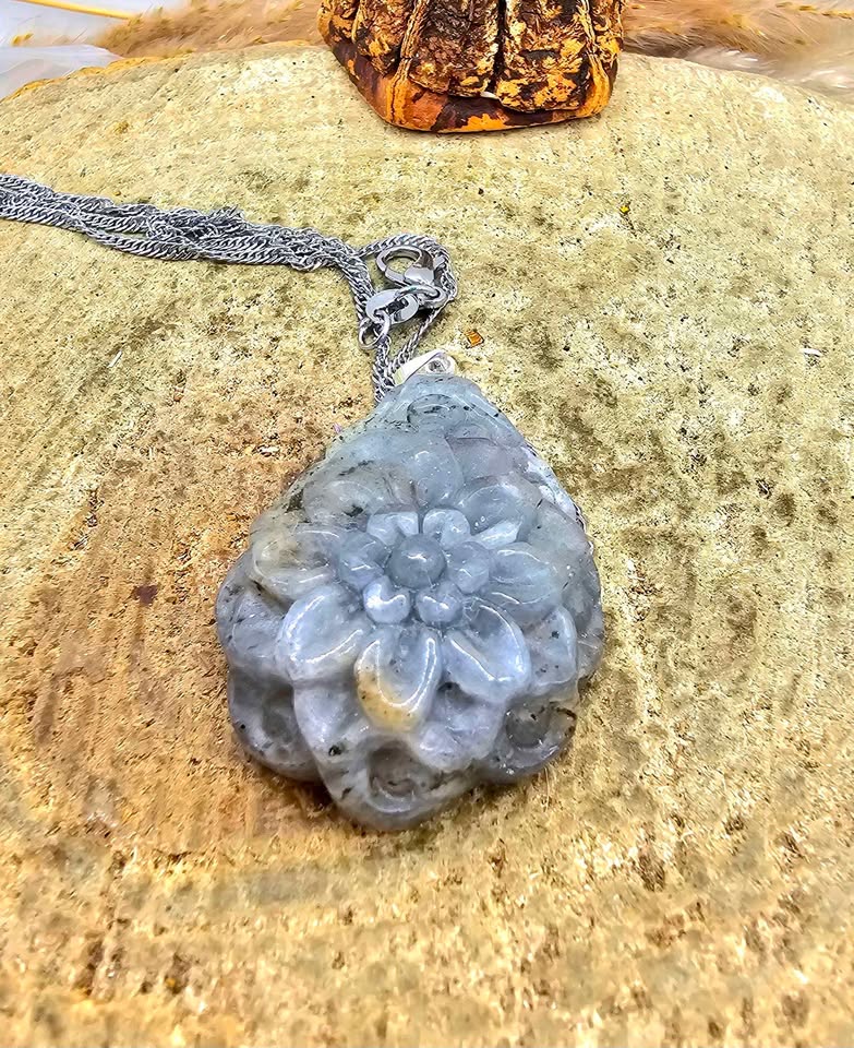 Nature Labradorite Flower Pendant Necklace