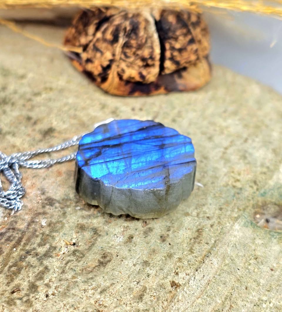 Nature Labradorite Carved Floral Pendant Necklace
