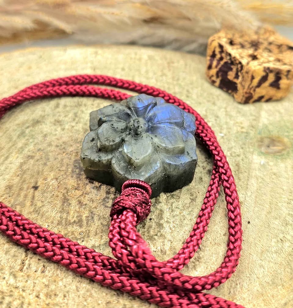 Nature Labradorite Carved Flower Hand Braided Pendant Necklace