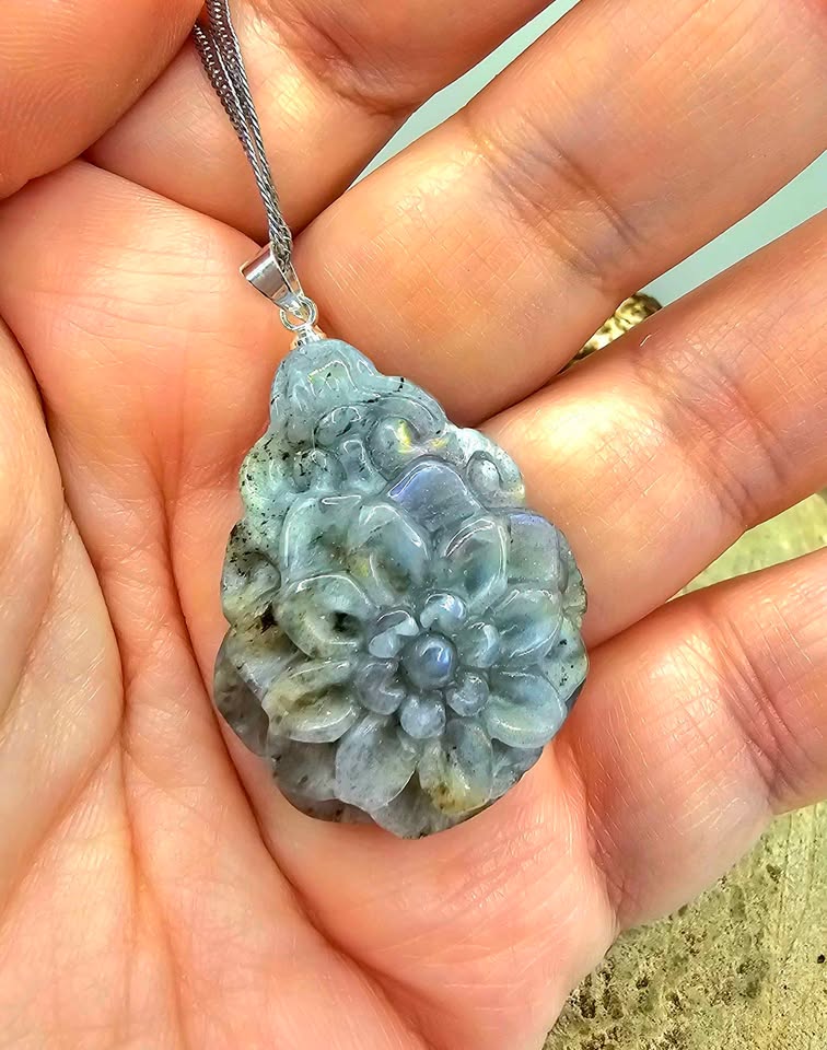 Nature Labradorite Flower Pendant Necklace