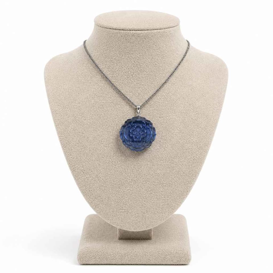 Nature Labradorite Carved Floral Pendant Necklace