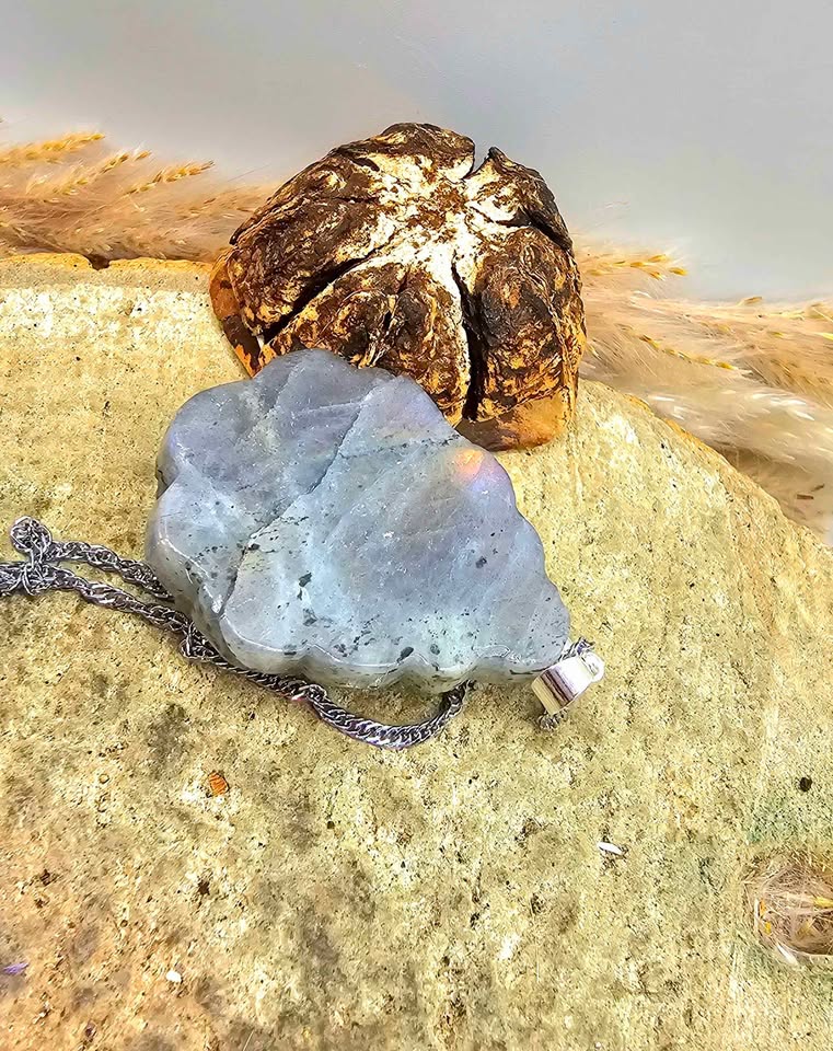 Nature Labradorite Flower Pendant Necklace