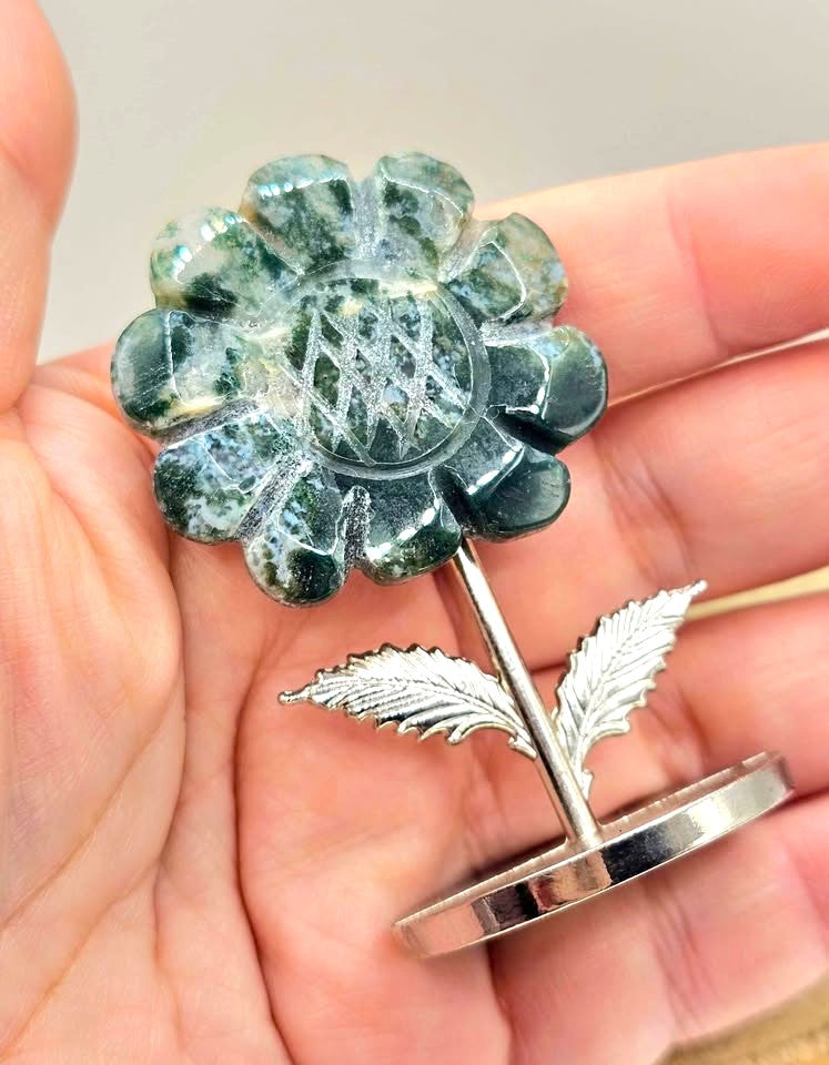 Nature Green Moss Agate Carved Sunflower Stand .