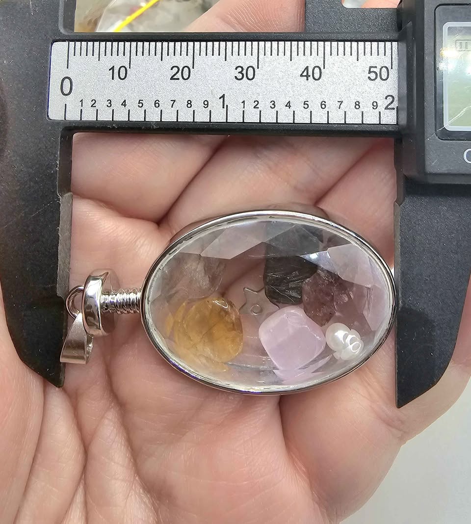 Nature Mixed Floating Crystals Oval Pendant Necklace
