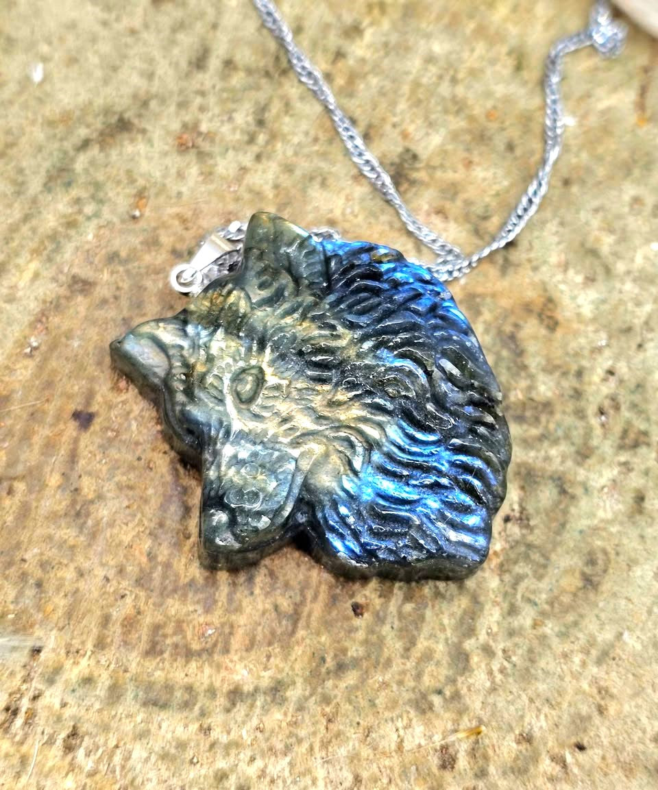 Natural Labradorite Wolf Head Pendant Necklace With Chain