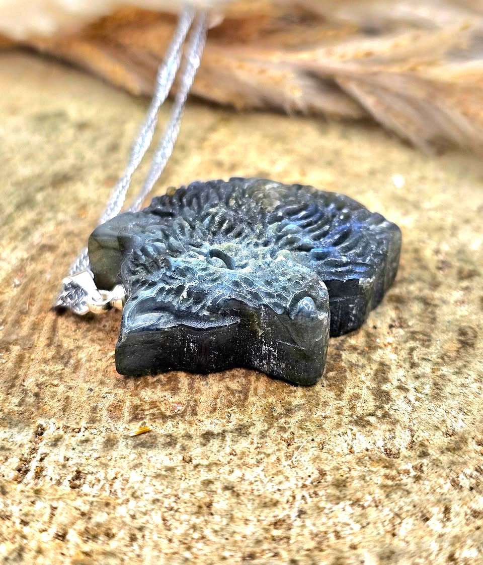 Natural Labradorite Wolf Head Pendant Necklace With Chain