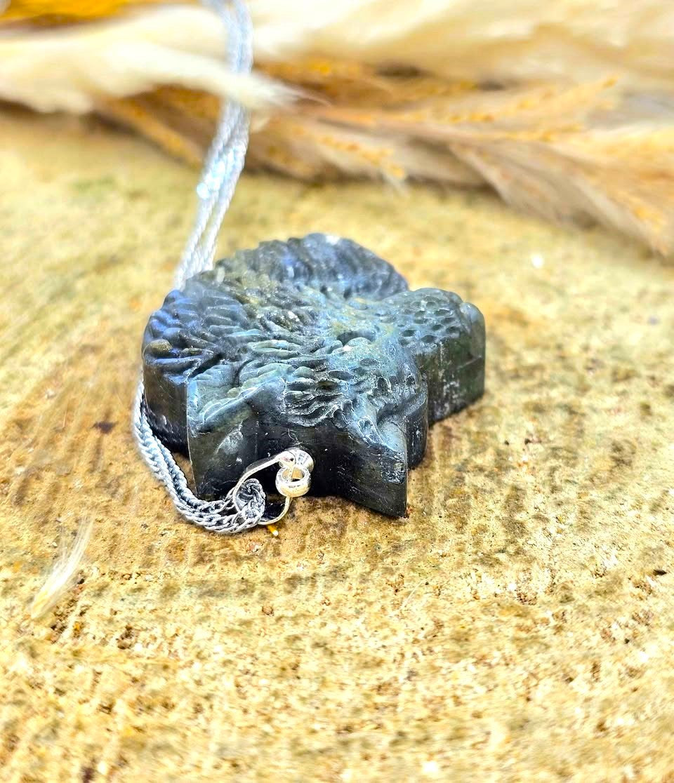 Natural Labradorite Wolf Head Pendant Necklace With Chain
