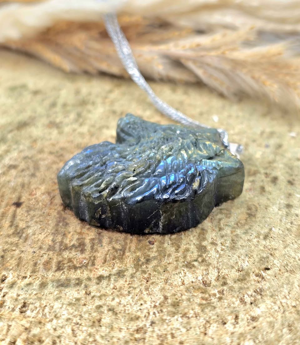 Natural Labradorite Wolf Head Pendant Necklace With Chain