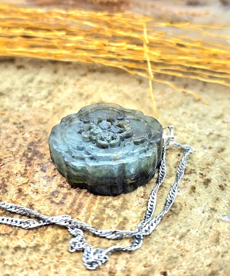 Natural labradorite flashy floral pendant detail — My Aura Gemstones