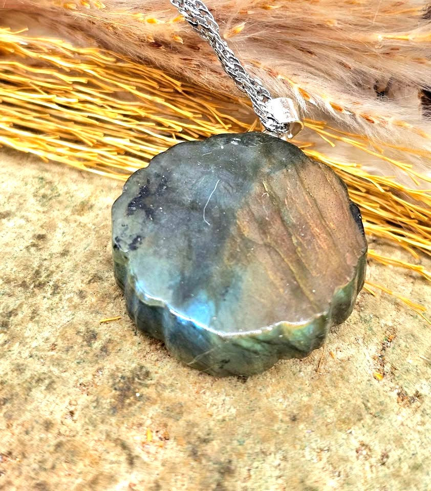 Natural labradorite flashy floral pendant necklace packaging view — My Aura Gemstones