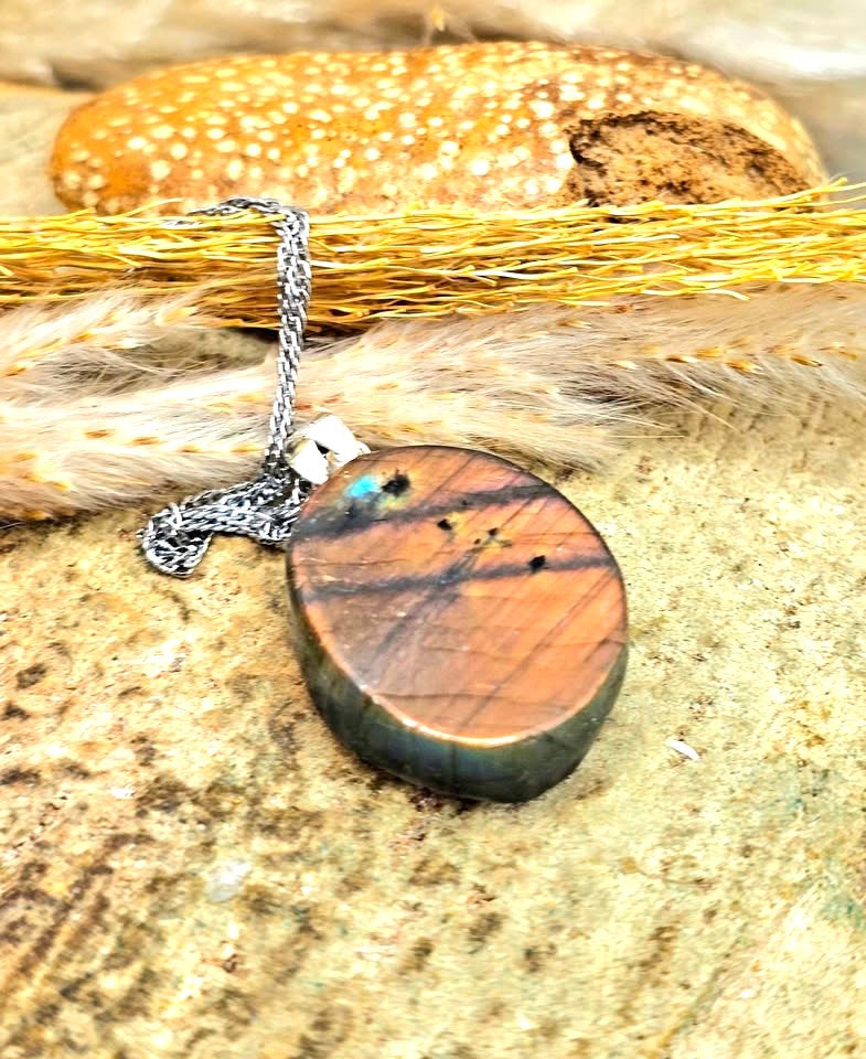 Flashy labradorite tulip pendant necklace blue green purple flash