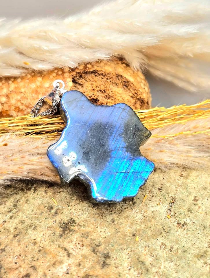 Labradorite carved sea turtle pendant necklace size reference — My Aura Gemstones