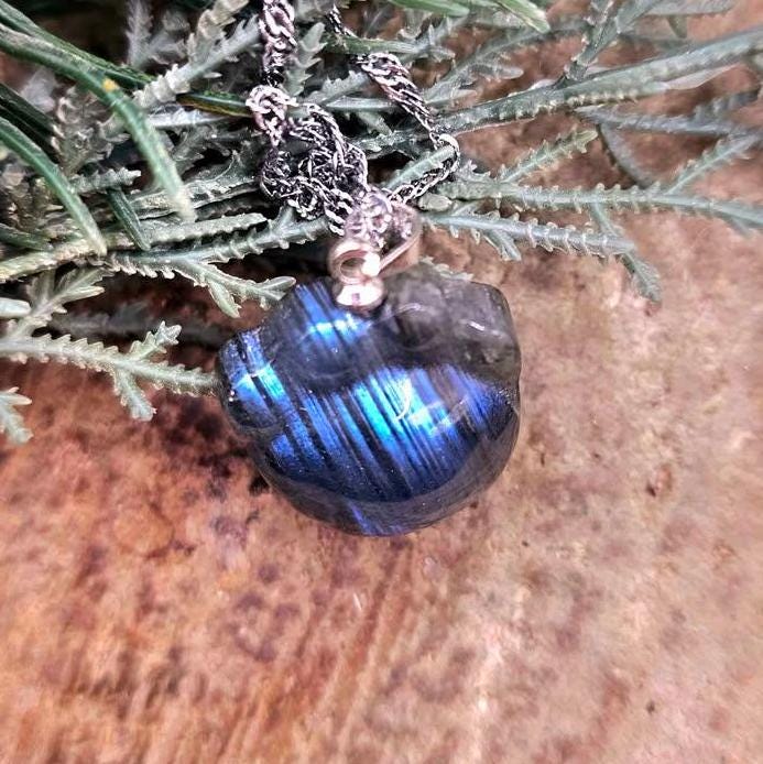 Nature Labradorite Carved Flashy Cute Animal Paw Pendant Necklace