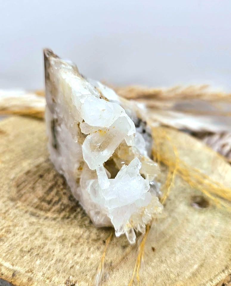 Crystal cluster hand-carved skull figurine from the Gothic Skull Duo bundle - My Aura Gemstones