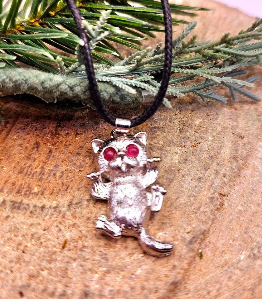 Cute NatureTourmaline Sneaky Cat Pendant Necklace