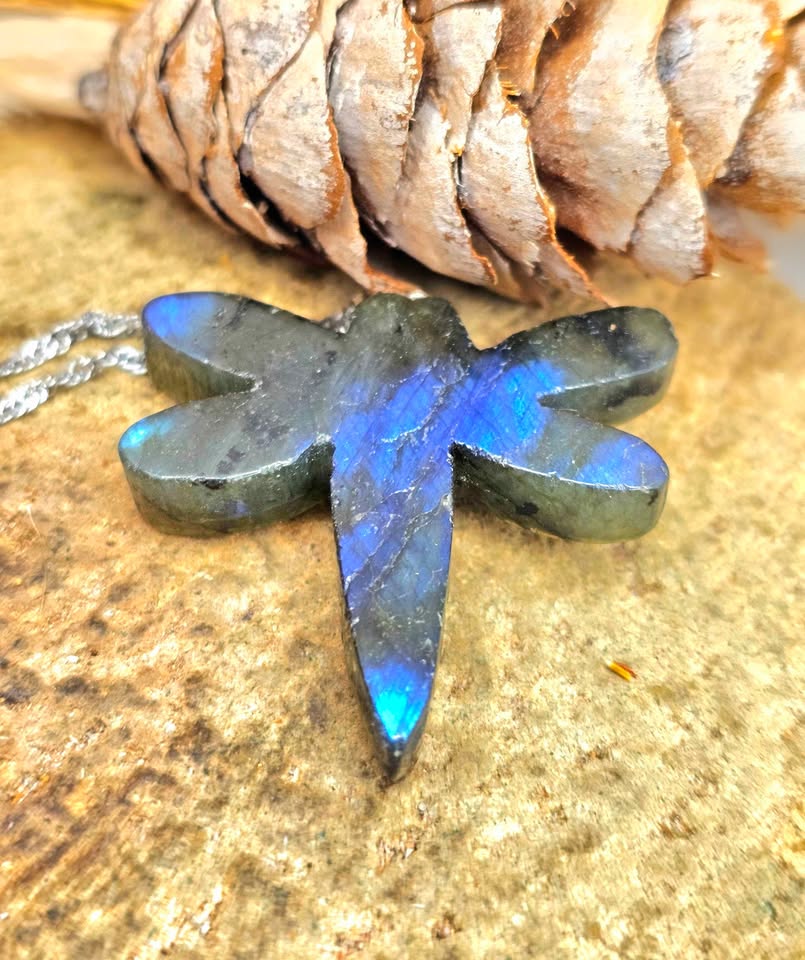 Natural labradorite craved  dragonfly-shaped pendant necklace with iridescent blue in front review from backview-My Aura Gemstones