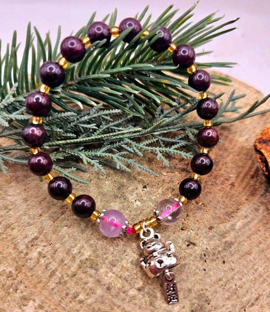 Beautiful Nature Red Garnet Mixed Crystal lucky Cat Charm Bracelet