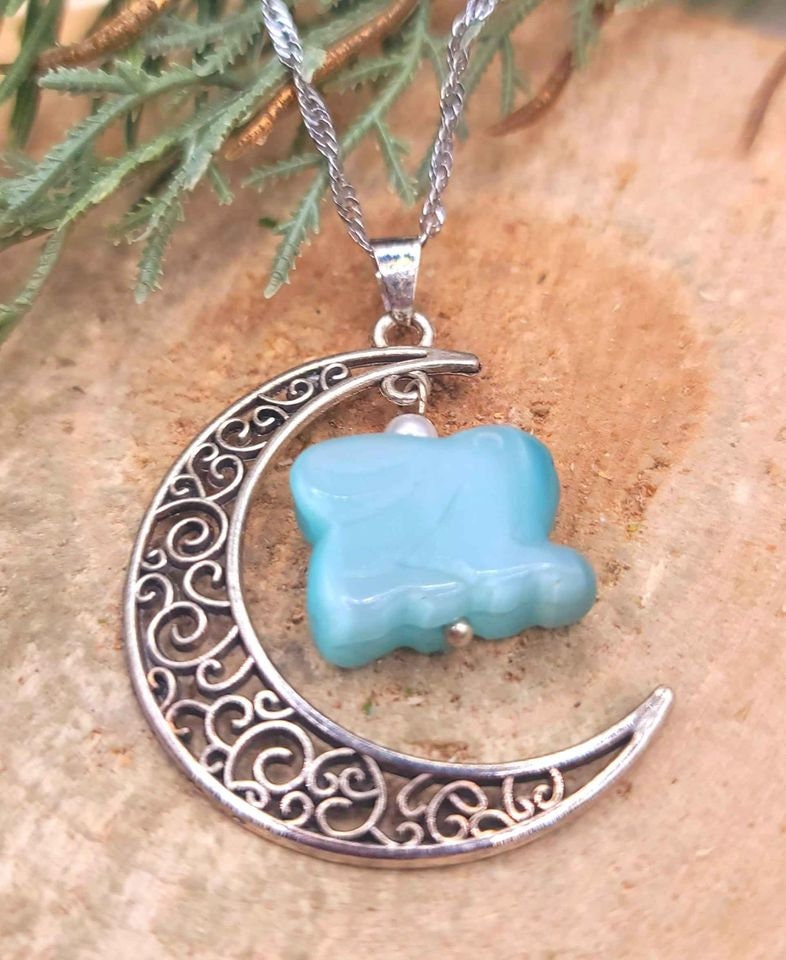 Beautiful Hanging Cat Eye Stone Rabbit With Moon Pendant Necklace