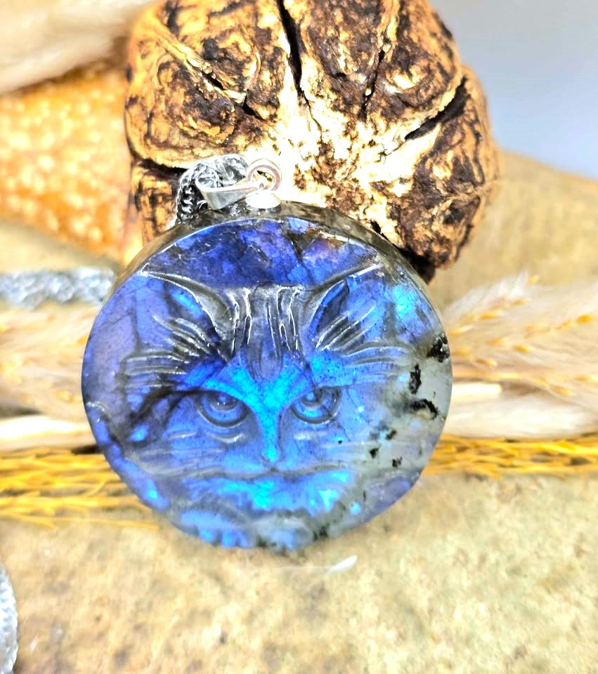 Cat face pendant necklace chain detail — My Aura Gemstones