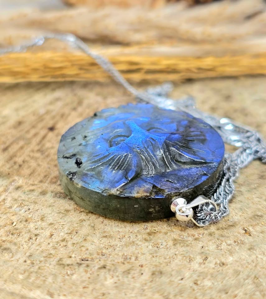 Cat face pendant size reference — My Aura Gemstones