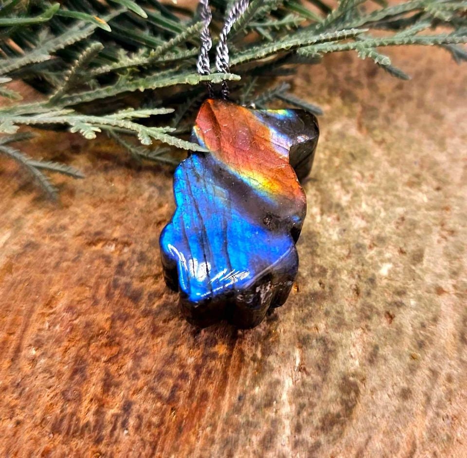Adorable Nature Labradorite Carved Flashy Rabbit With Flower Pendant Necklace
