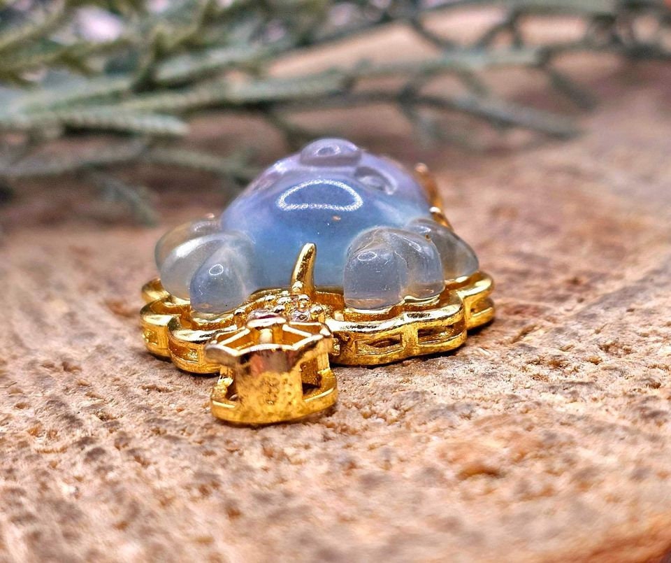 Nature Rainbow Fluorite Carved Deer Gold Wrapped Pendant Necklace