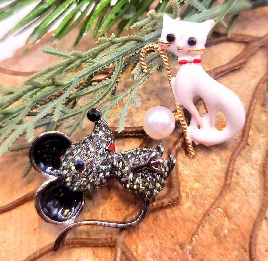 Adorable Sparking Mouse & White Cat Brooch