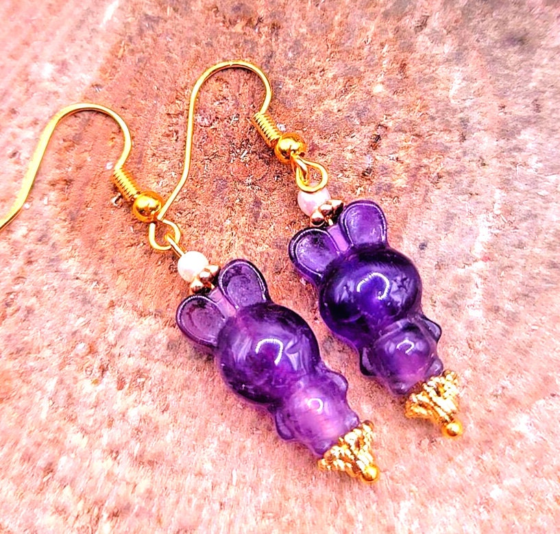 Adorable Nature High Quality Amethyst Hand Carved Sleepy Rabbit Earring
