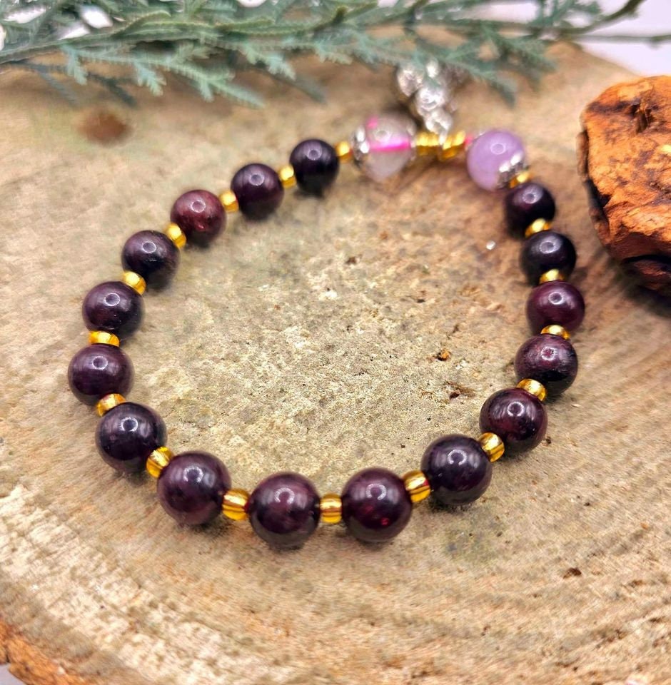 Beautiful Nature Red Garnet Mixed Crystal lucky Cat Charm Bracelet