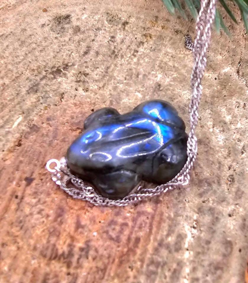 Nature Labradorite Carved Flashy Frog Pendant Necklace