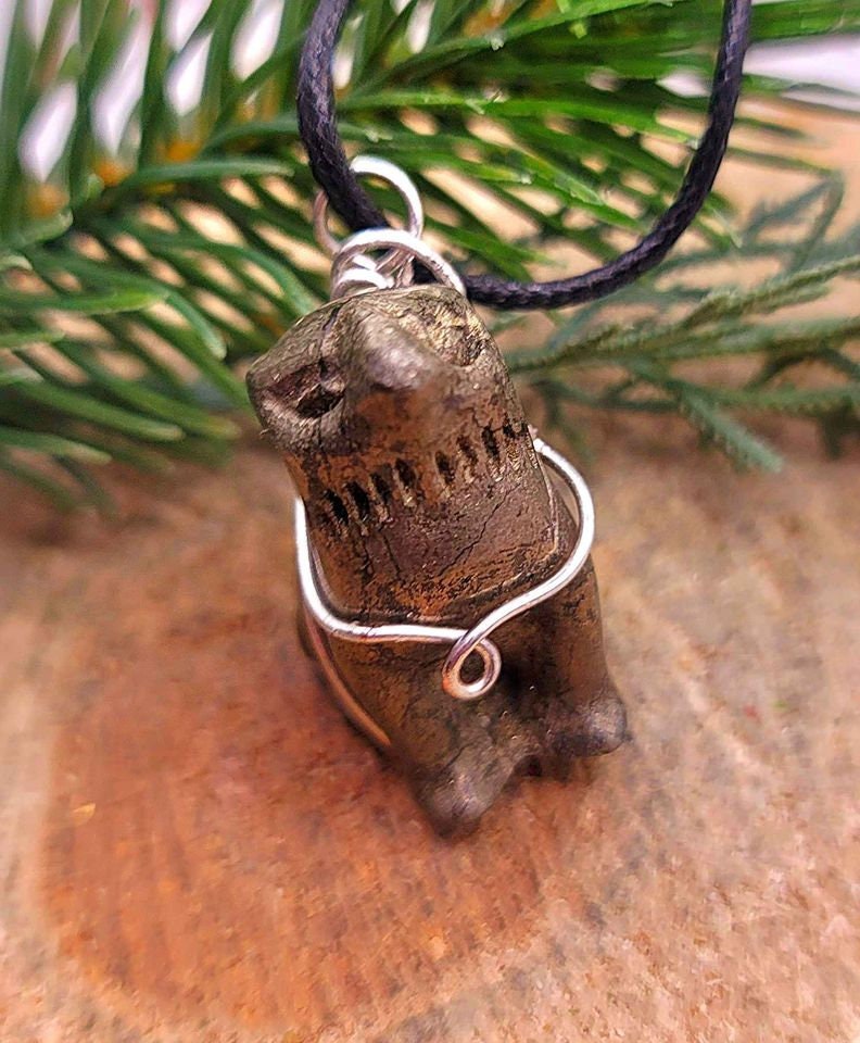 Beautiful Nature Gold Pyrite Hand Carved Wolf Pendant Necklace
