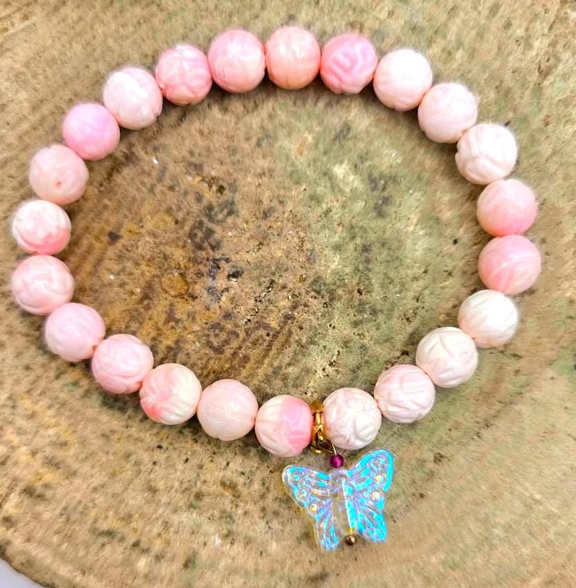Nature Queen Pink Conch Lotus Carving Bead Butterfly Charm Bracelet