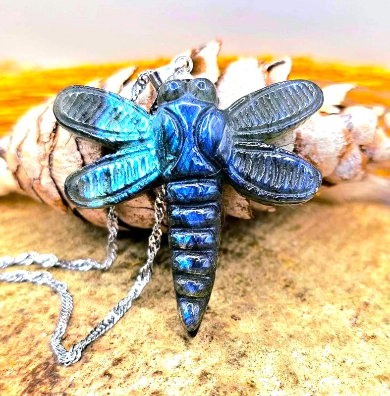 Natural labradorite craved  dragonfly-shaped pendant necklace with iridescent blue in front review-My Aura Gemstones
