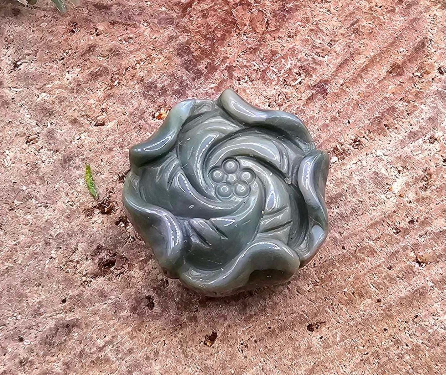 Nature Alashan Agate Carved Lotus Flower Pendant Necklace