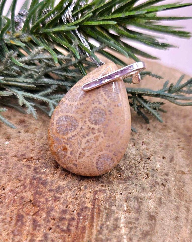 Beautiful Nature Teardrop Coral Jade Agate Pendant Necklace