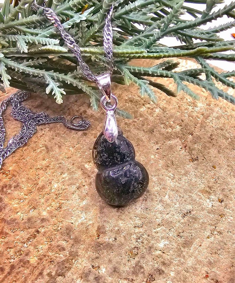 Beautiful Nature Green Phantom Quartz Carved Blessing Gourd Pendant Necklace