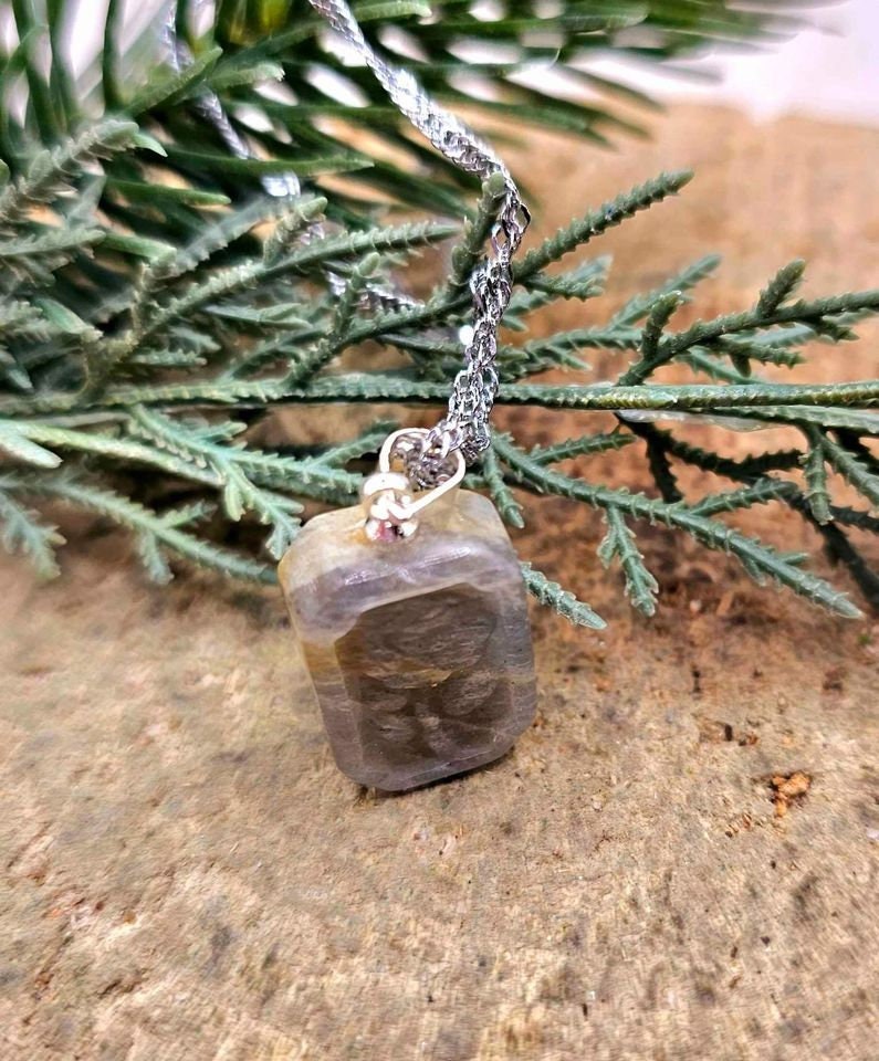 Nature Labradorite Carved Flashy Rose Portrait Pendant Necklace