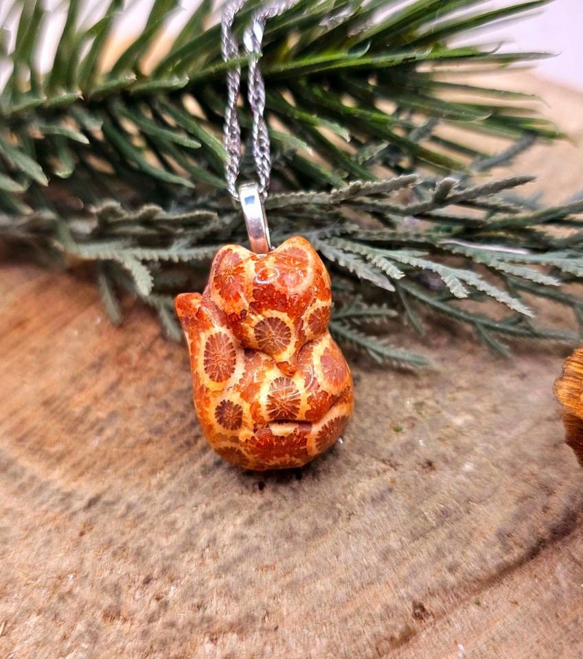 Natural Orange Chrysanthemum Coral Big Head Fox Pendant Necklace