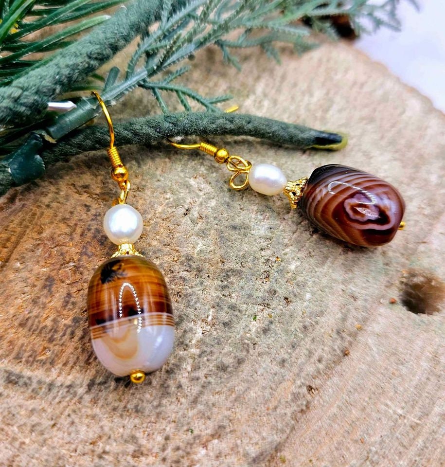 Beautiful Nature Banded Agate Flashy Pearl Dangle Earring