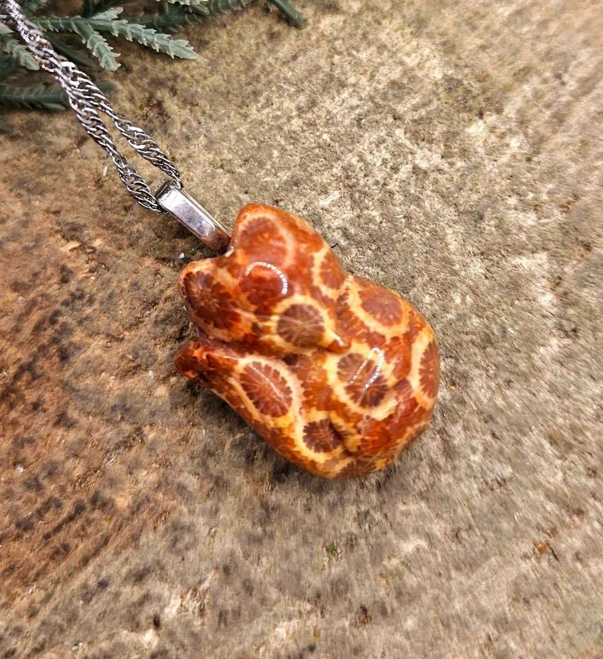 Natural Orange Chrysanthemum Coral Big Head Fox Pendant Necklace