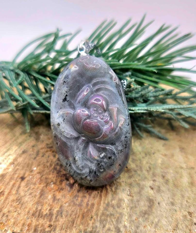 Nature Labradorite Flashy Lotus Flower Pendant Necklace