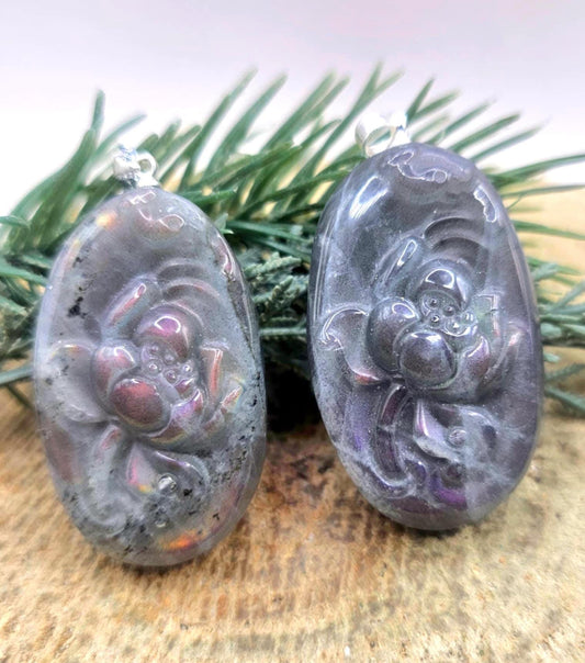 Nature Labradorite Flashy Lotus Flower Pendant Necklace
