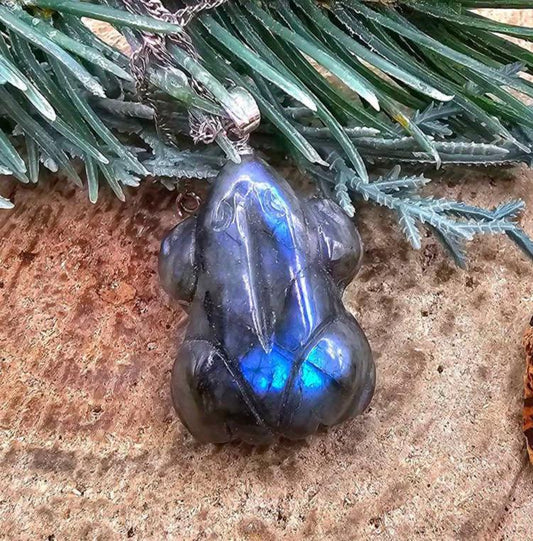 Nature Labradorite Carved Flashy Frog Pendant Necklace