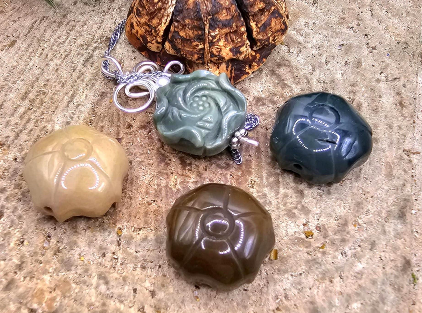 Nature Alashan Agate Carved Lotus Flower Pendant Necklace