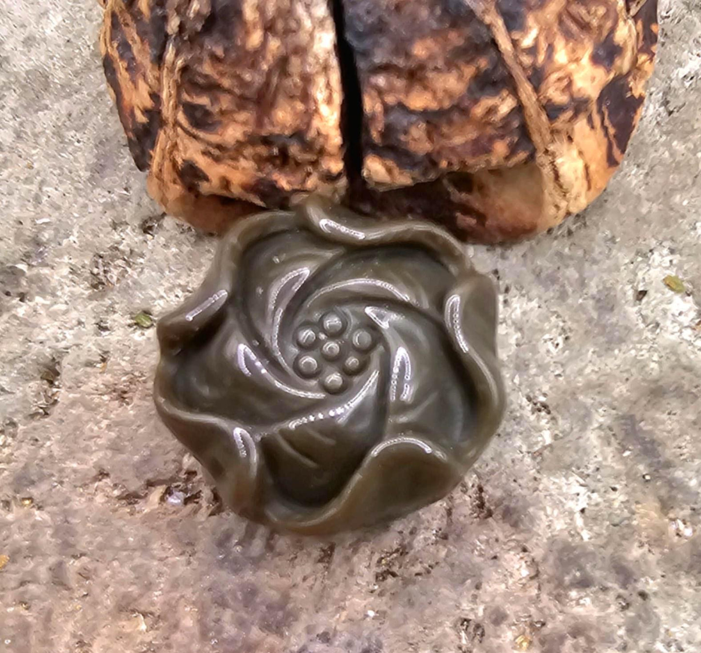 Nature Alashan Agate Carved Lotus Flower Pendant Necklace