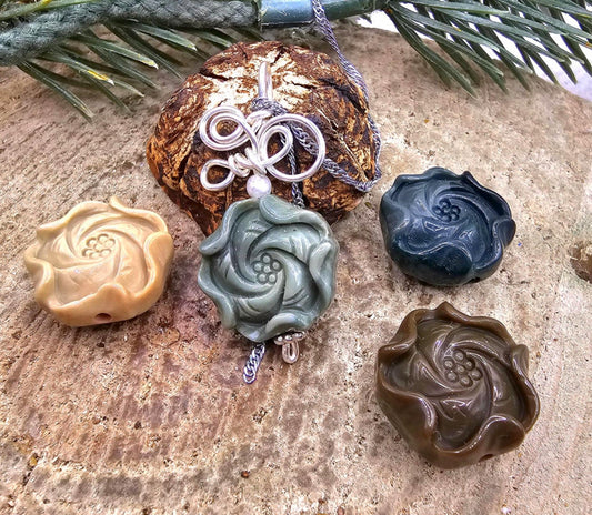 Nature Alashan Agate Carved Lotus Flower Pendant Necklace