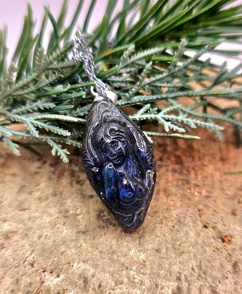 Nature Labradorite Carved Flashy Origin Of Life Pendant Necklace