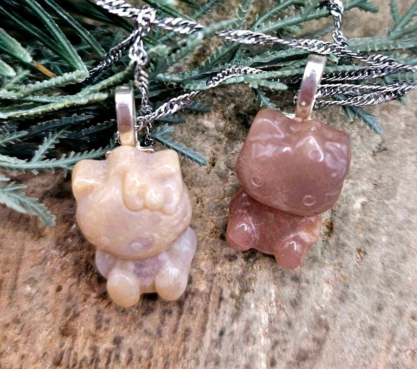 Adorable Nature Stone Agate Carved  Kitty Pendant Necklace