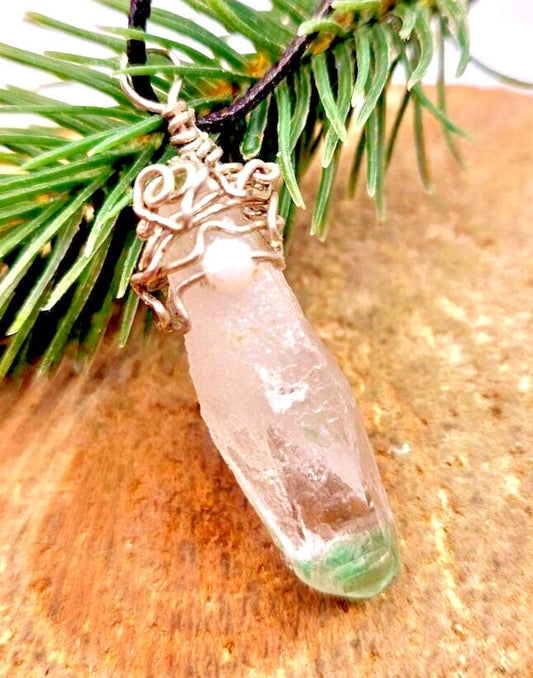 Nature Green Phantom Long Point Wire Wrapped Pendant Necklace